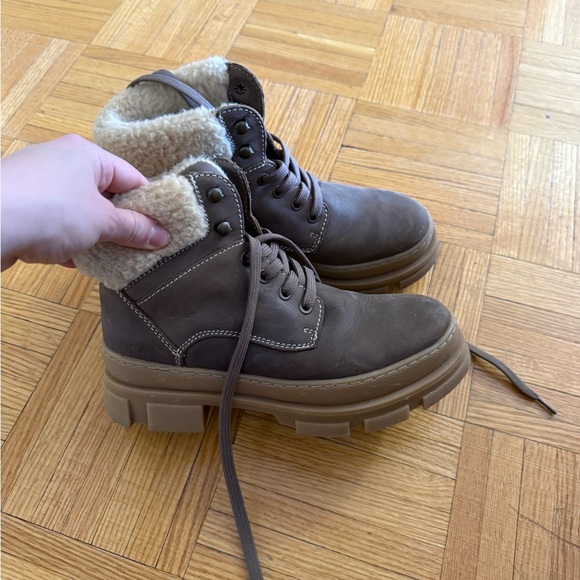 Shoes - Brown Fur-Lined Lace-Up Boots